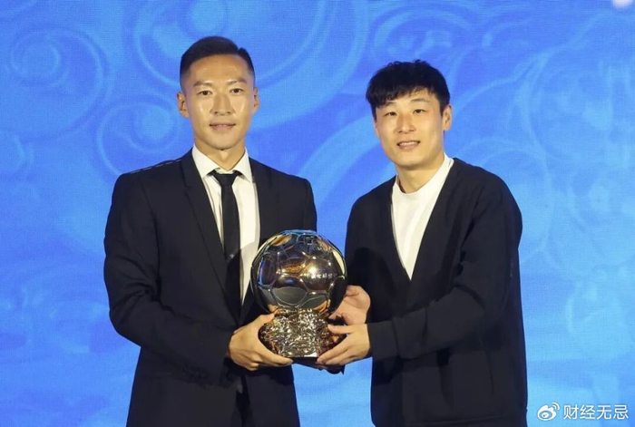 皇冠体育在线-足球，正在帮南京讲一个新故事|上海|苏超|杭州|北京|中国金球奖_新浪体育_新浪新闻